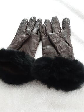 Neiman Marcus Dark Brown Leather Gloves with Black Fur Cuff